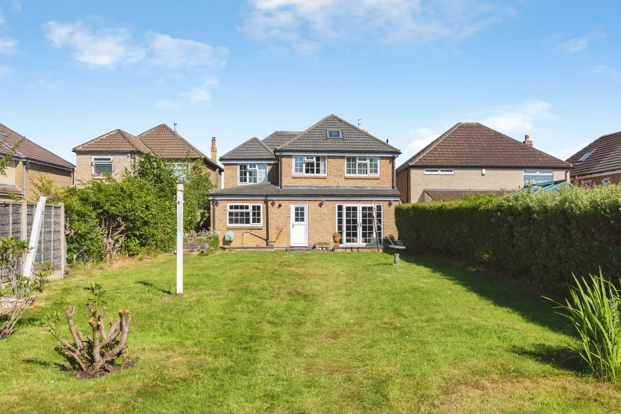 Carr Manor Avenue, Leeds, LS17, photo 38