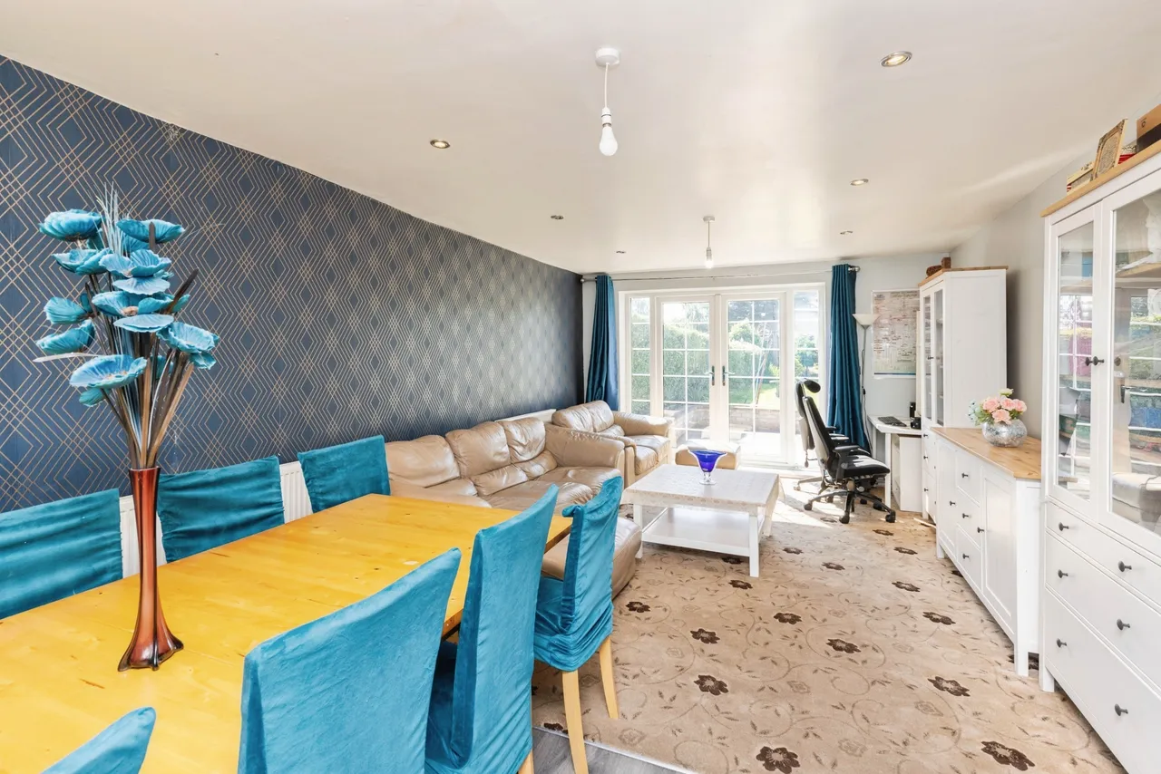 Carr Manor Avenue, Leeds, LS17, photo 13