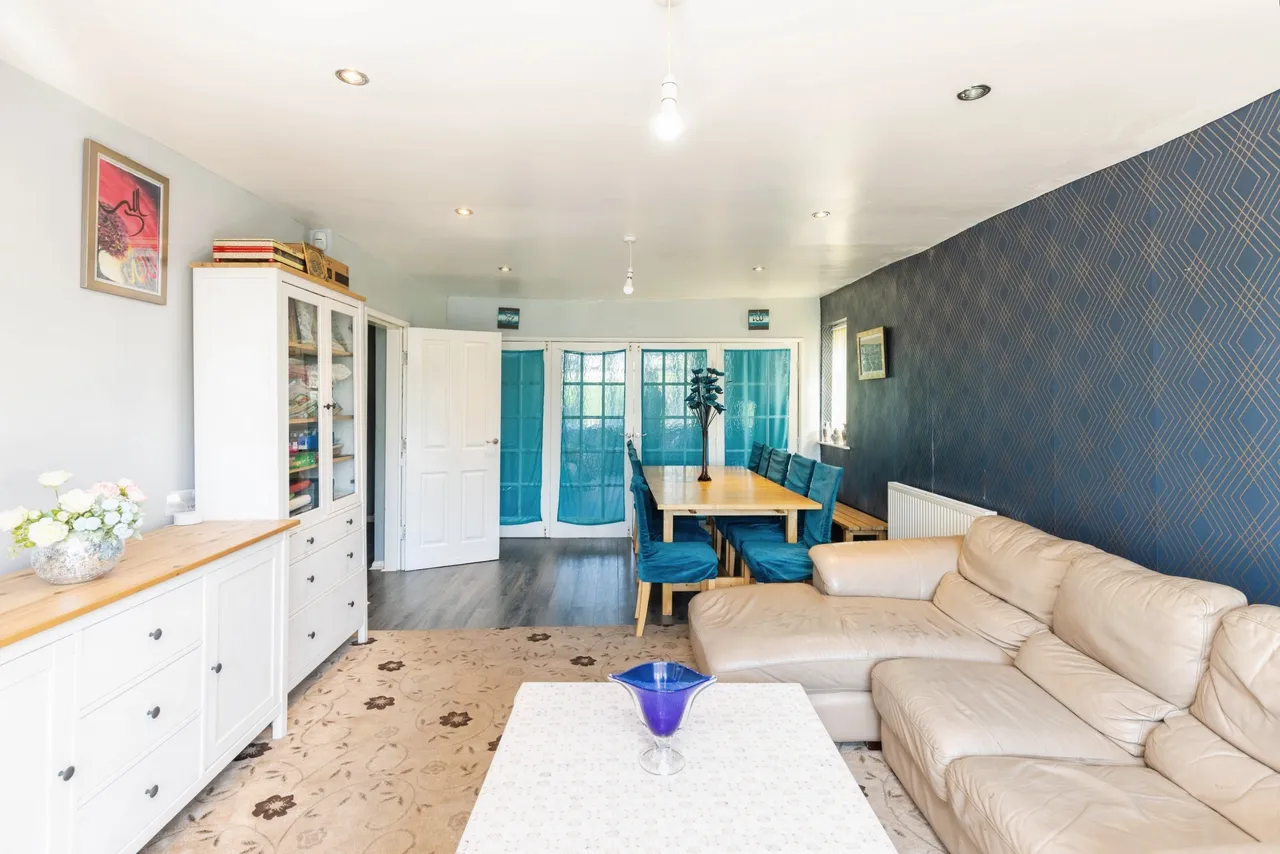 Carr Manor Avenue, Leeds, LS17, photo 10