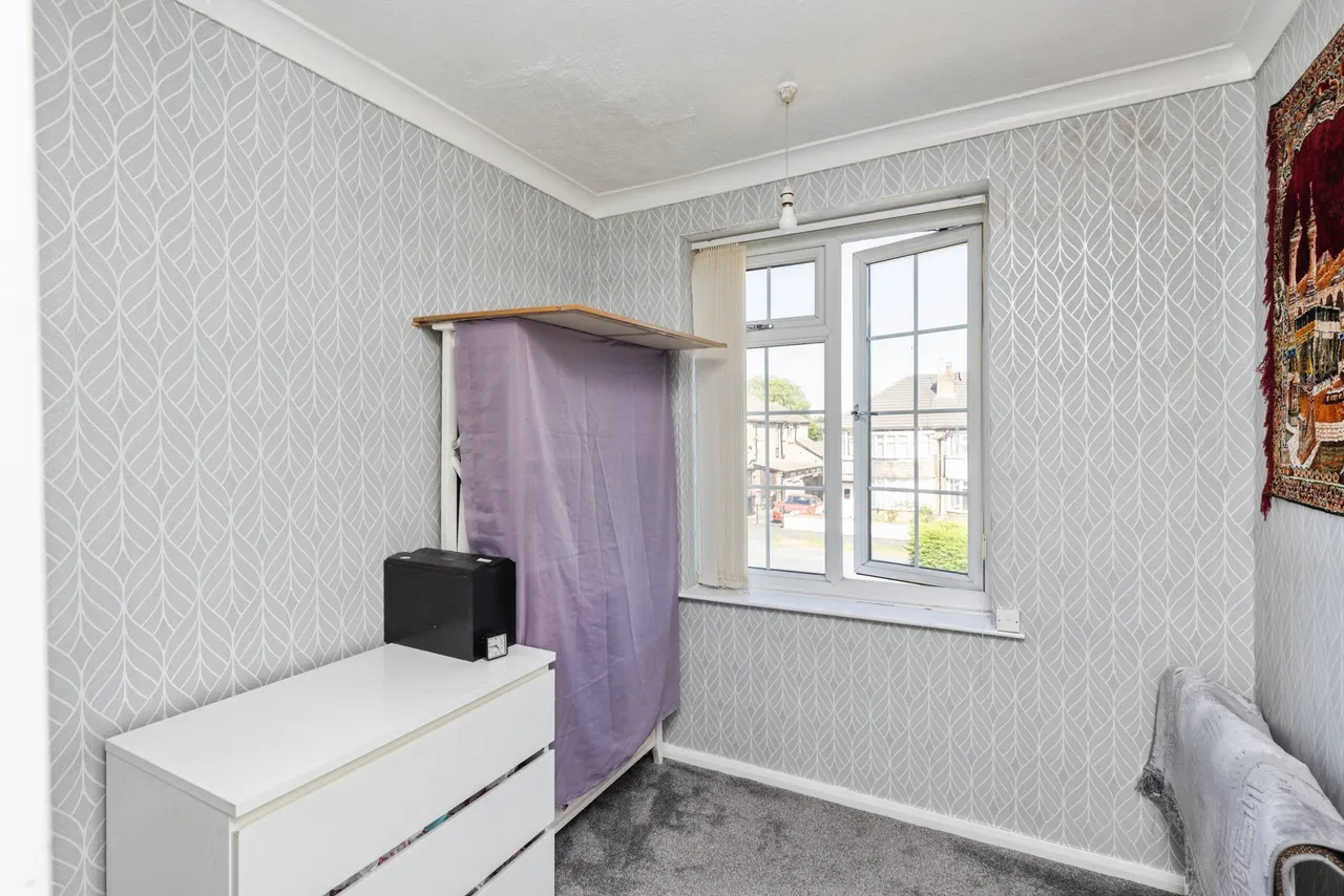 Carr Manor Avenue, Leeds, LS17, photo 31