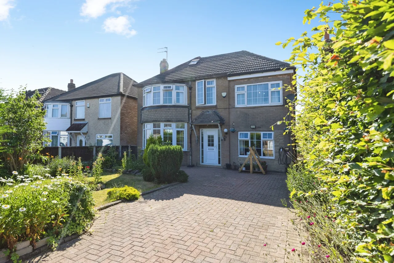 Carr Manor Avenue, Leeds, LS17, photo 2