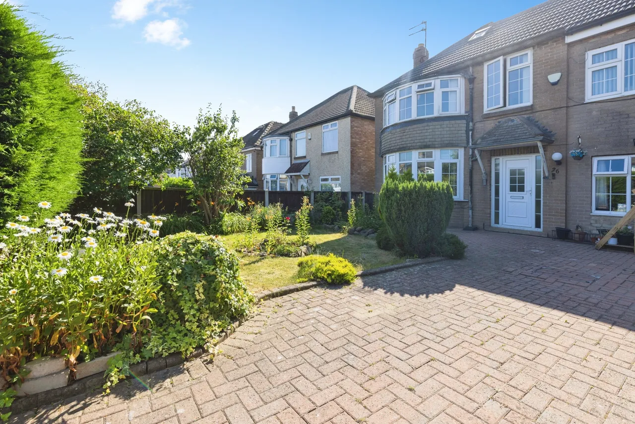 Carr Manor Avenue, Leeds, LS17, photo 3