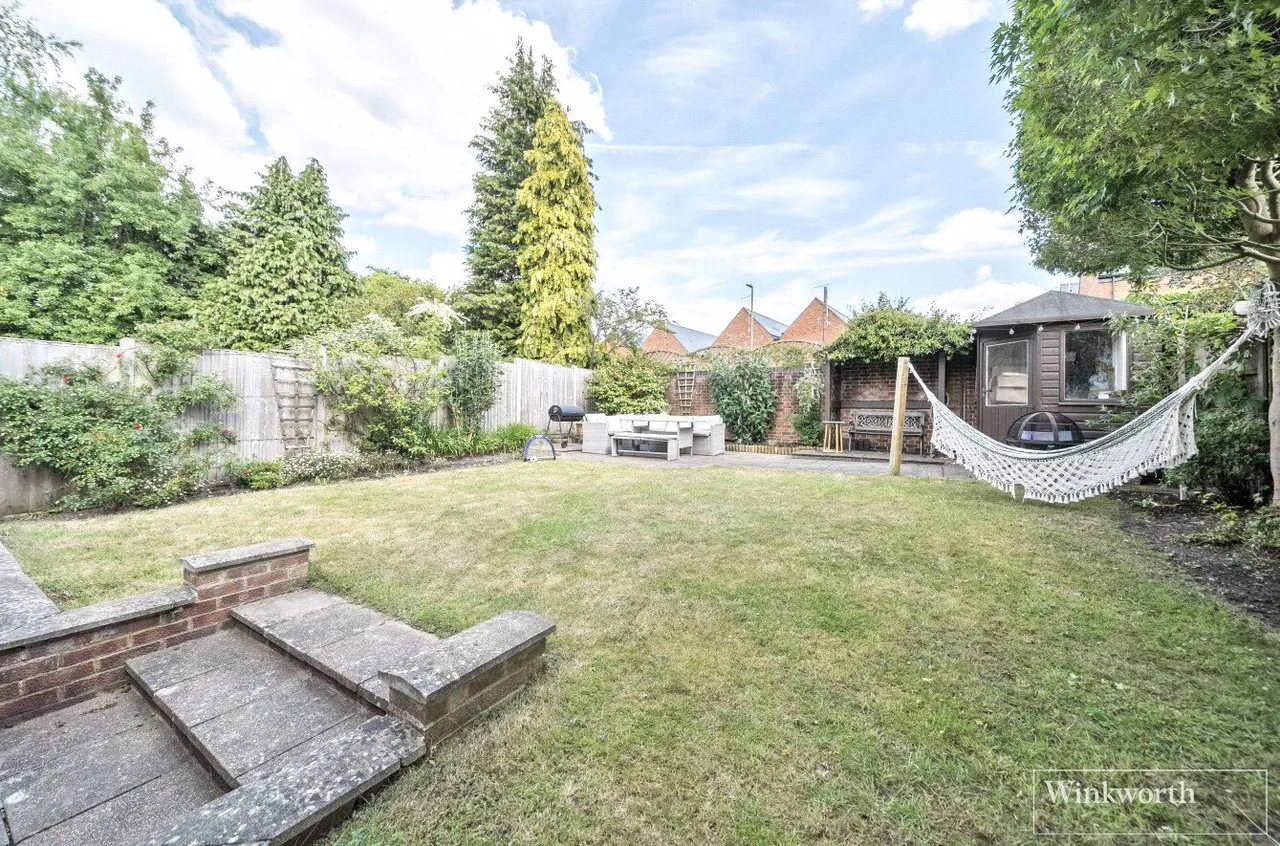 Elizabeth Avenue, Bagshot, Surrey, GU19, photo 12