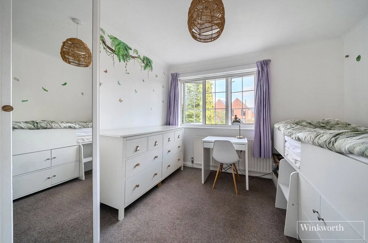 Elizabeth Avenue, Bagshot, Surrey, GU19, photo 10
