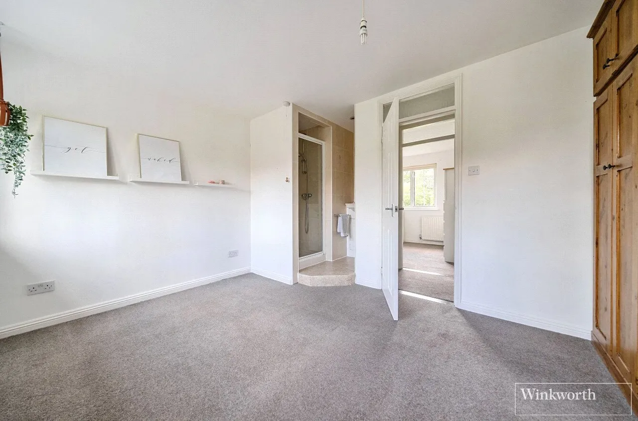 Elizabeth Avenue, Bagshot, Surrey, GU19, photo 8