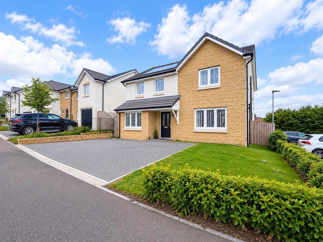 4 bed house for sale — Piper Drive, Glenboig, Coatbridge, ML5 2FY