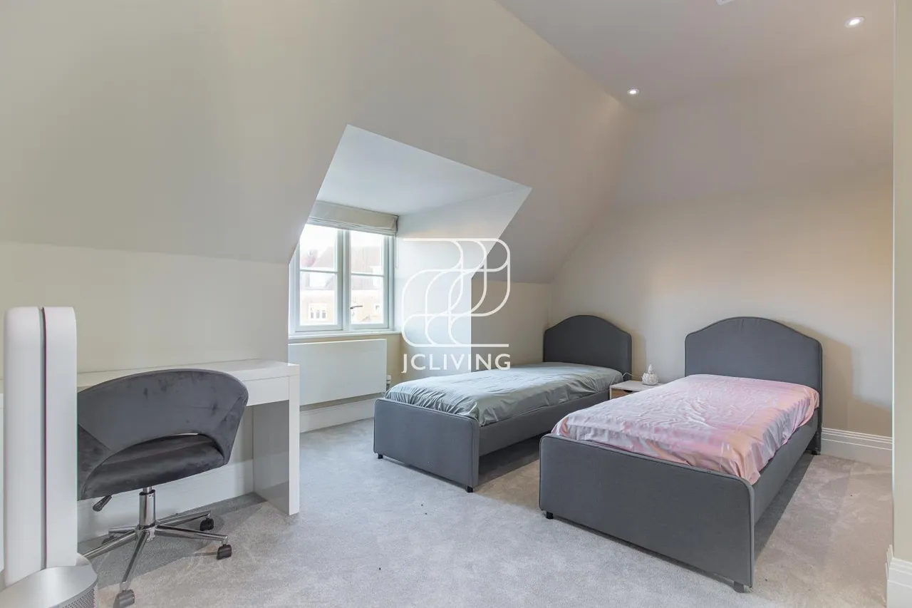 Whistler Drive, Barnet, EN4, photo 18