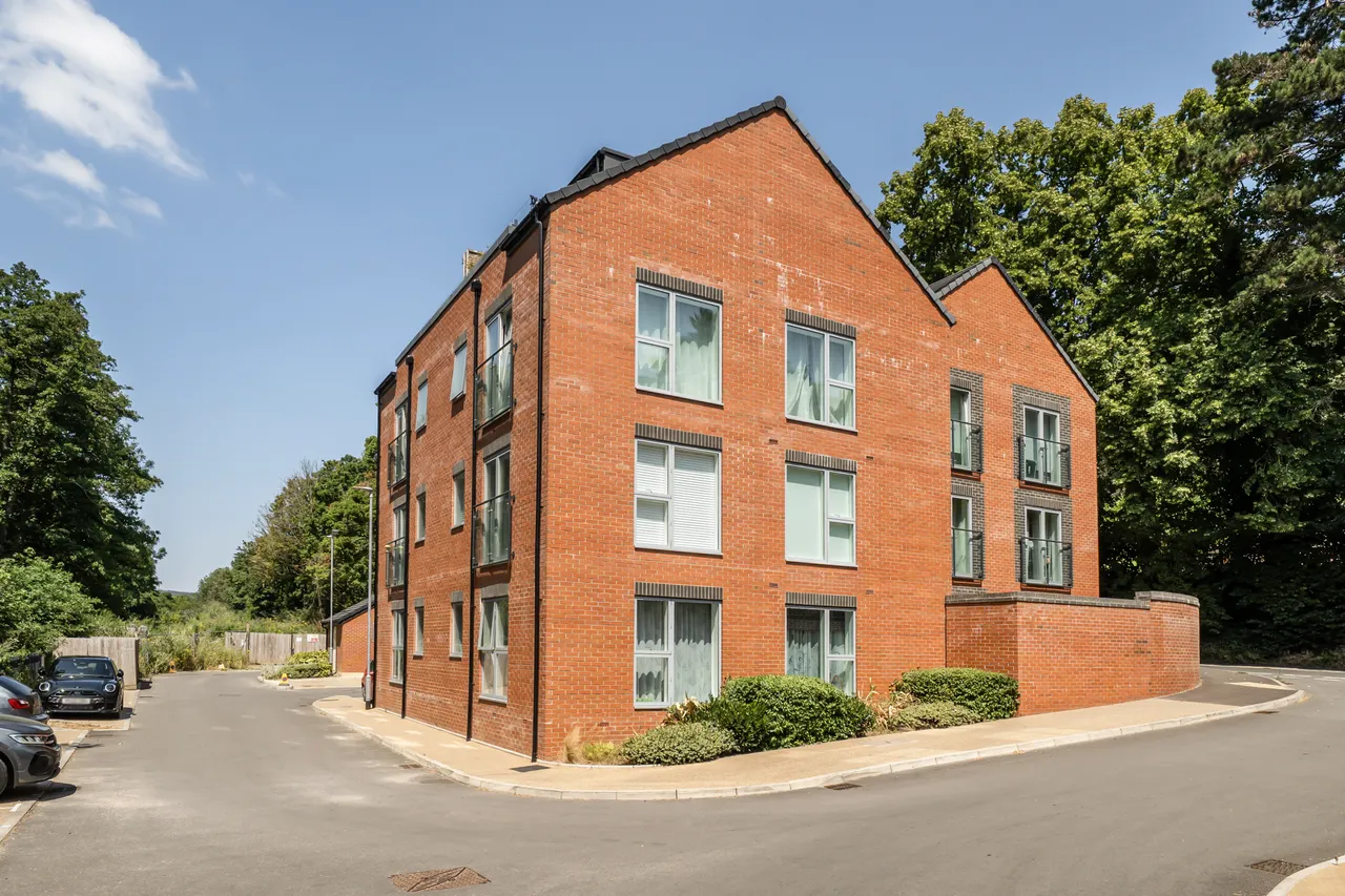 1 bed flat for sale — Bath Road, Woodchester, GL5
