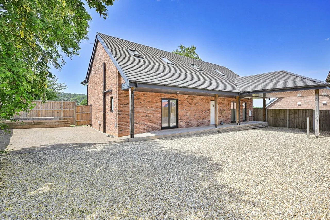 4 bed house for sale, Stone Road, Hill Chorlton, ST5