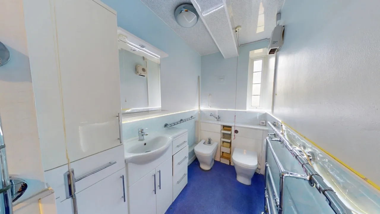Cambray Court, photo 7