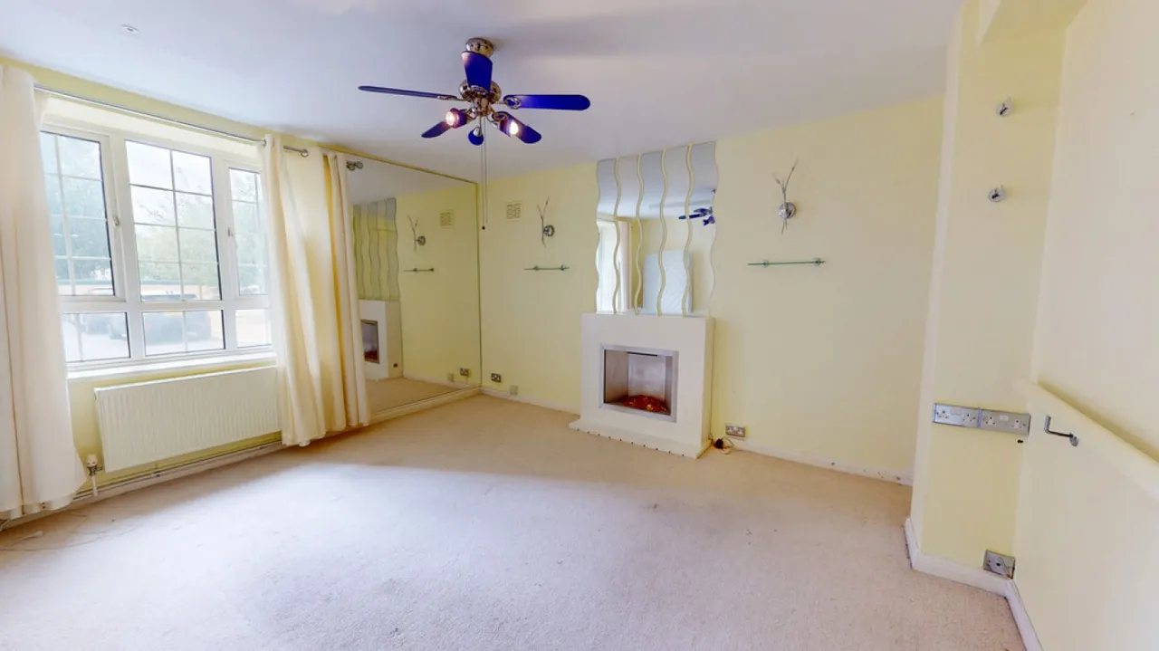 Cambray Court, photo 5