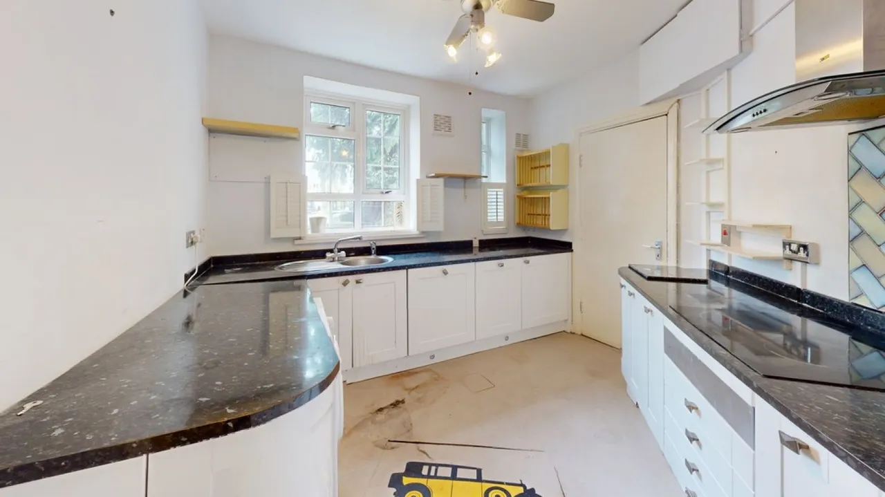 Cambray Court, photo 12