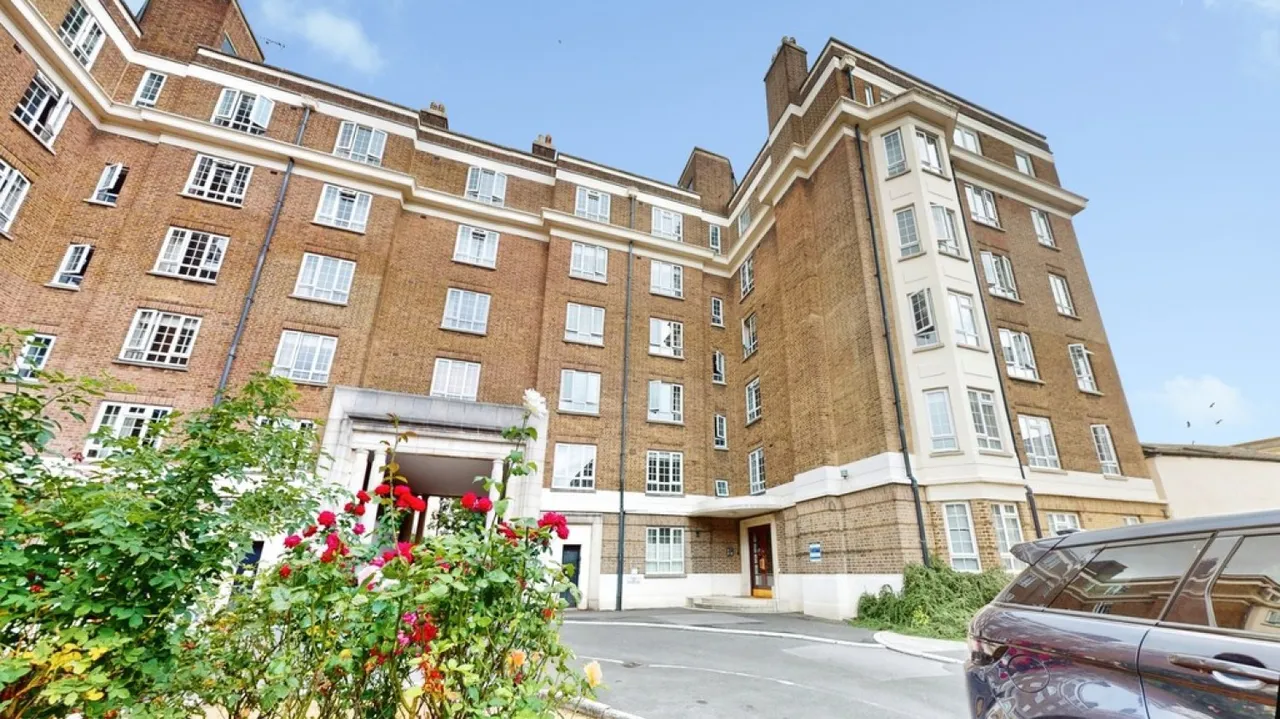 1 bed flat for sale — Cambray Court