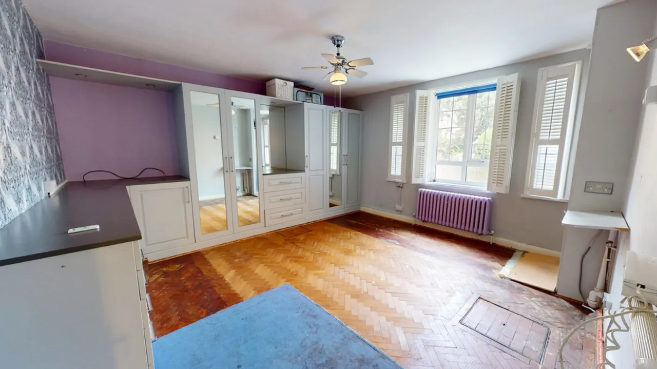 Cambray Court, photo 4