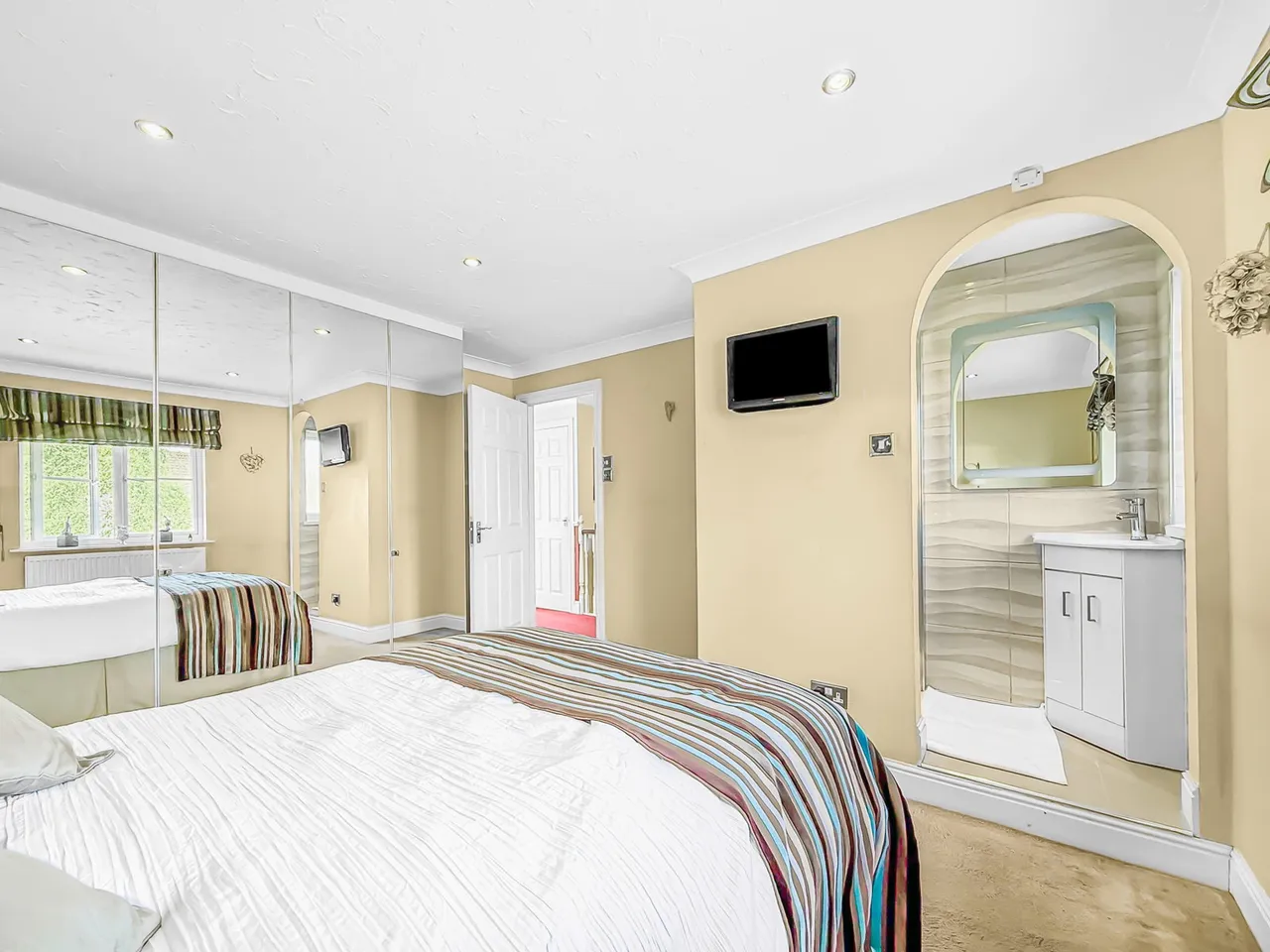 Middle Combe Drive, Roundswell, Barnstaple, North Devon, photo 9