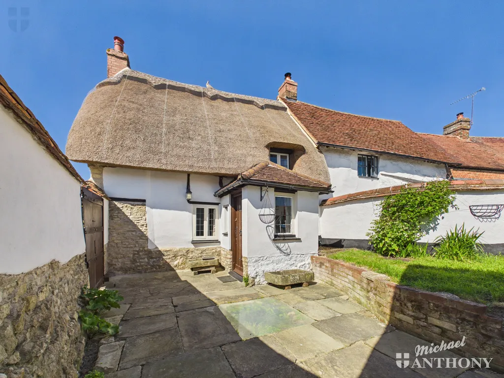 1 Aylesbury Road, Cuddington, Aylesbury, HP18 0BD, photo 4