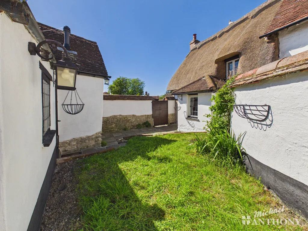 1 Aylesbury Road, Cuddington, Aylesbury, HP18 0BD, photo 13