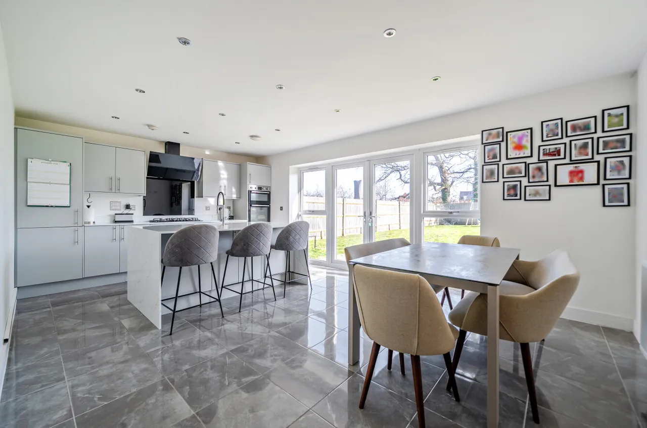 Winchester Road, Botley, SO32, photo 2