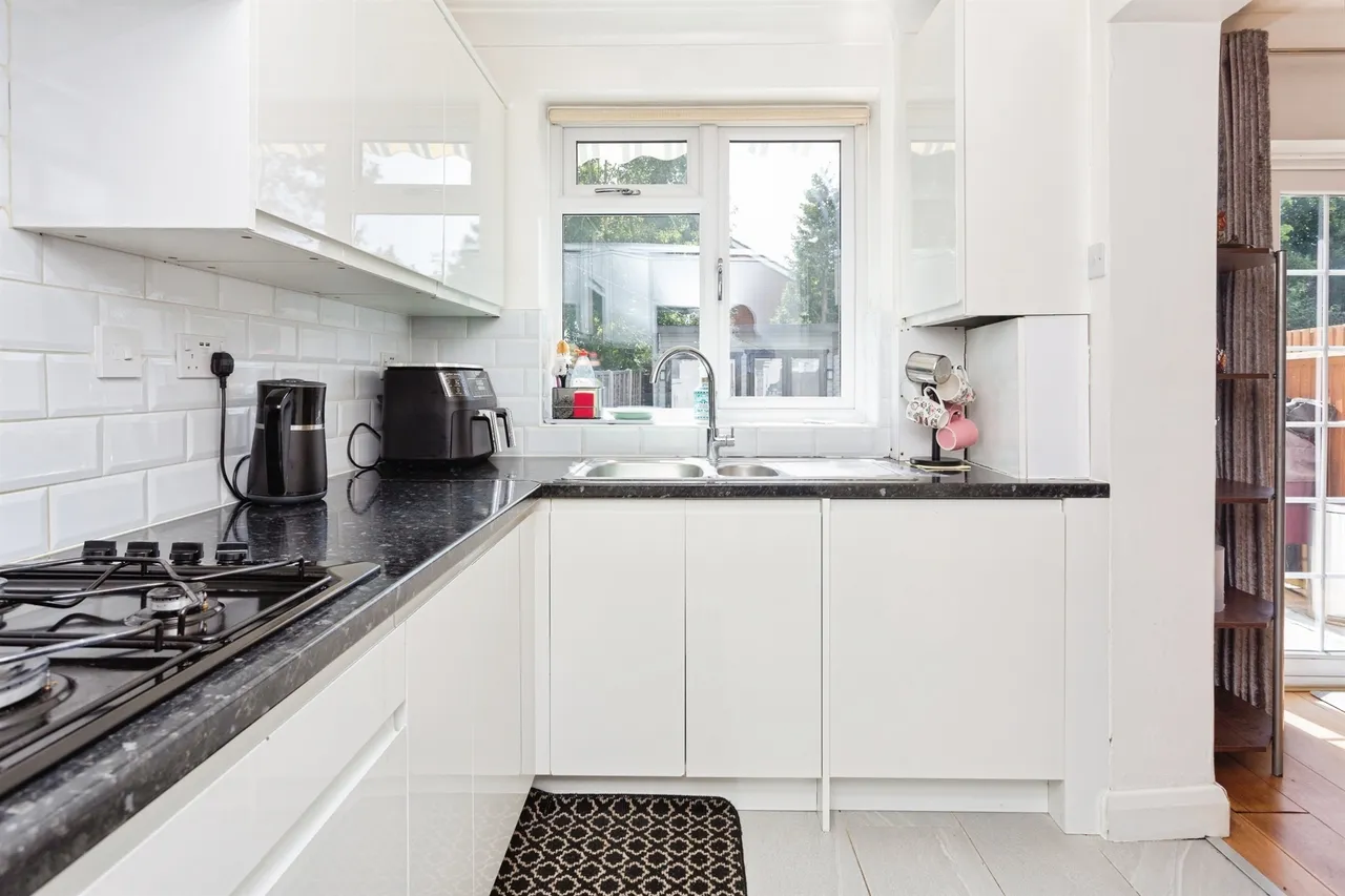 Palmer Avenue, Bushey, WD23, photo 15
