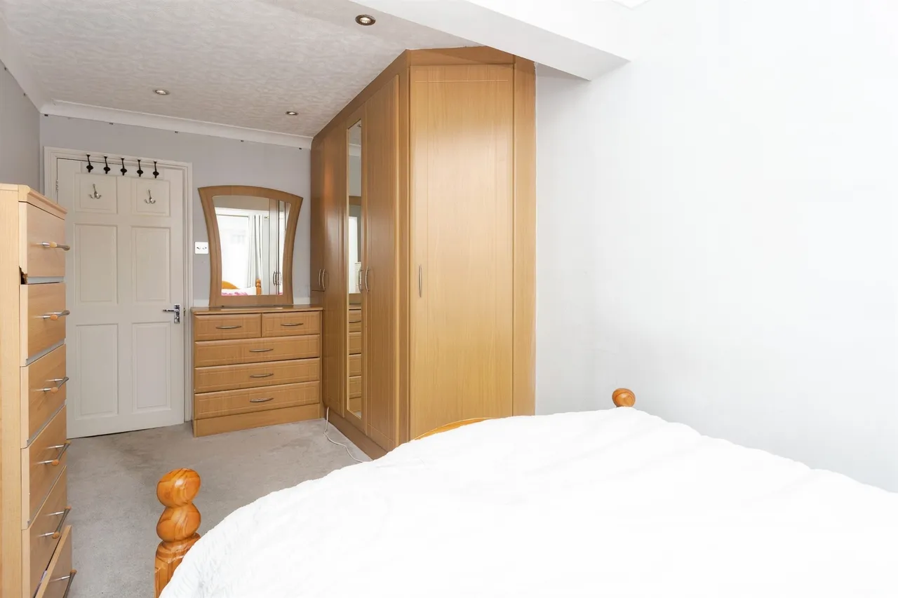 Palmer Avenue, Bushey, WD23, photo 17