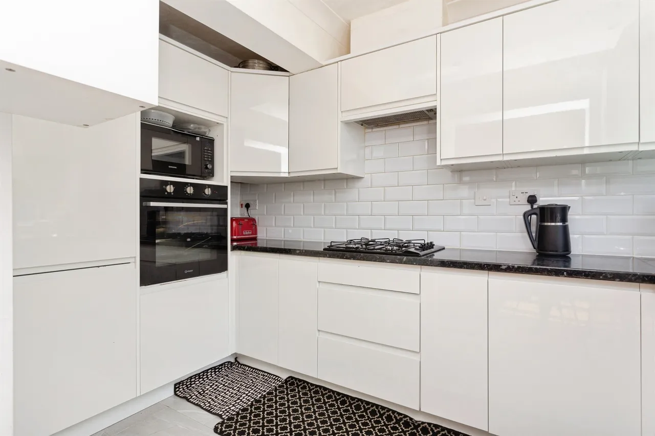 Palmer Avenue, Bushey, WD23, photo 2