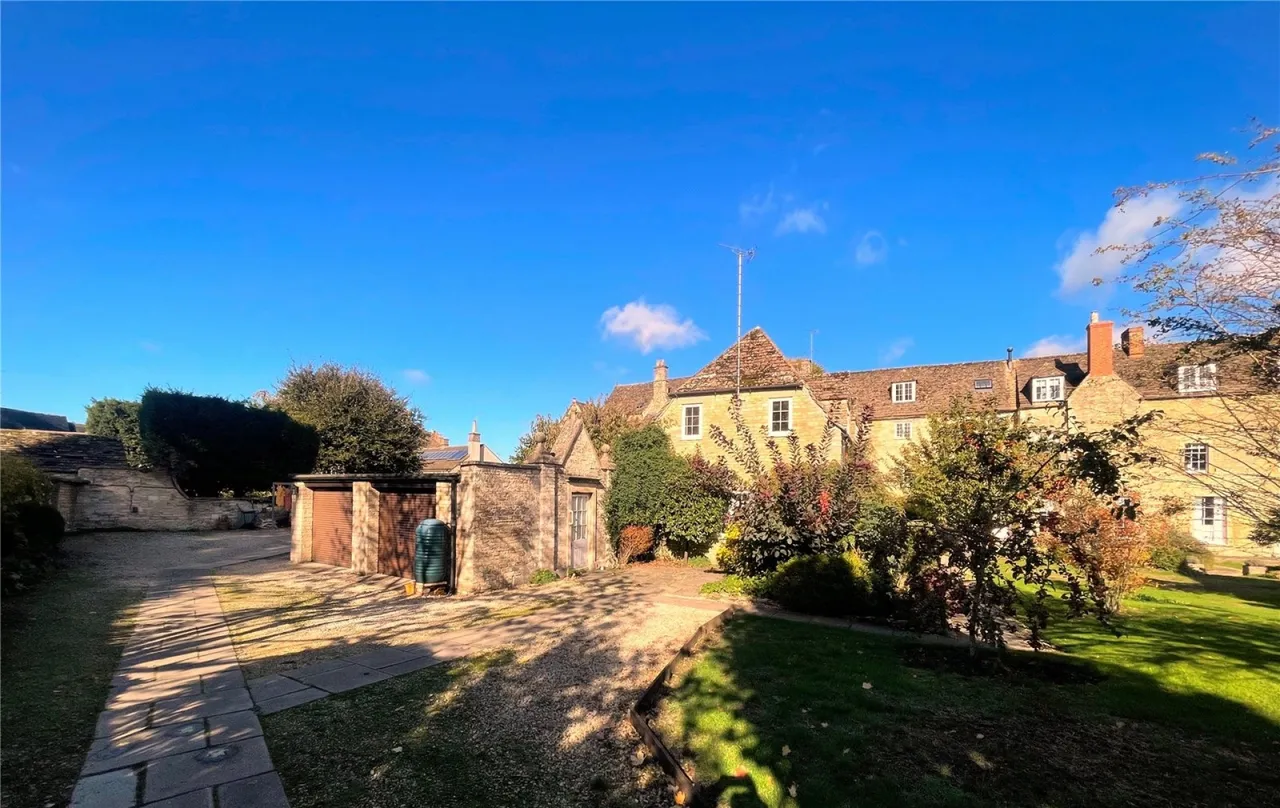 Coxwell Court, Cirencester, GL7, photo 24