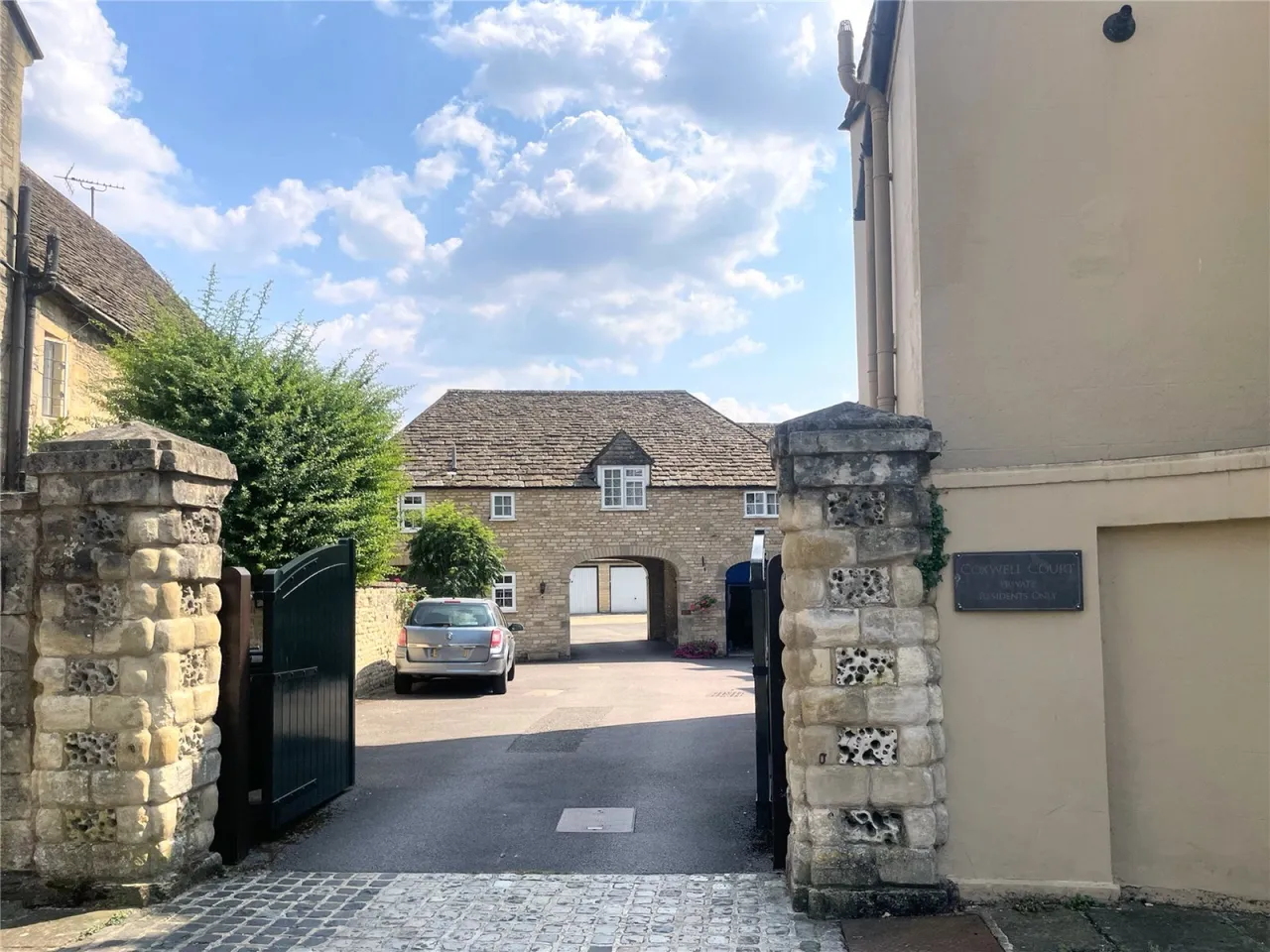 Coxwell Court, Cirencester, GL7, photo 4