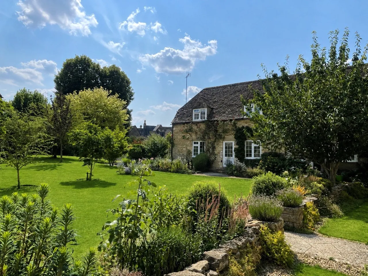 Coxwell Court, Cirencester, GL7, photo 3
