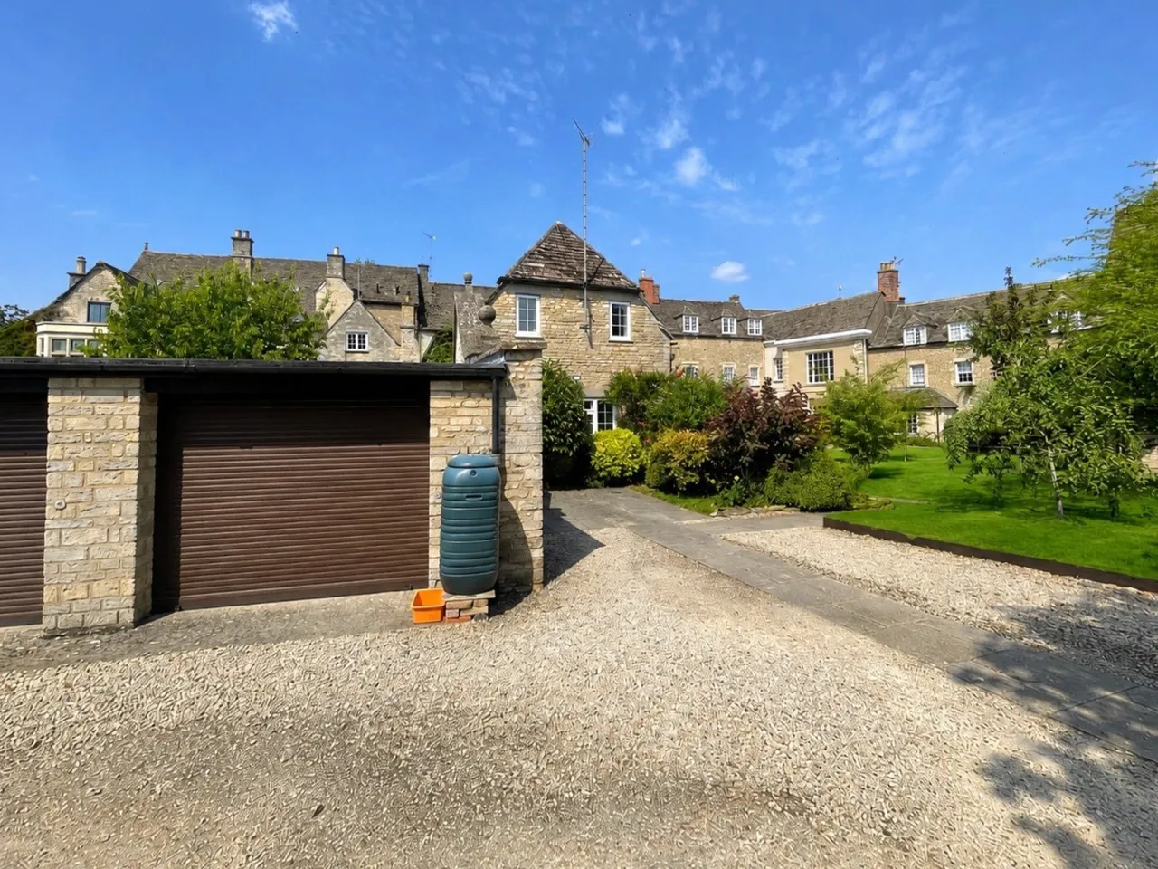 Coxwell Court, Cirencester, GL7, photo 5