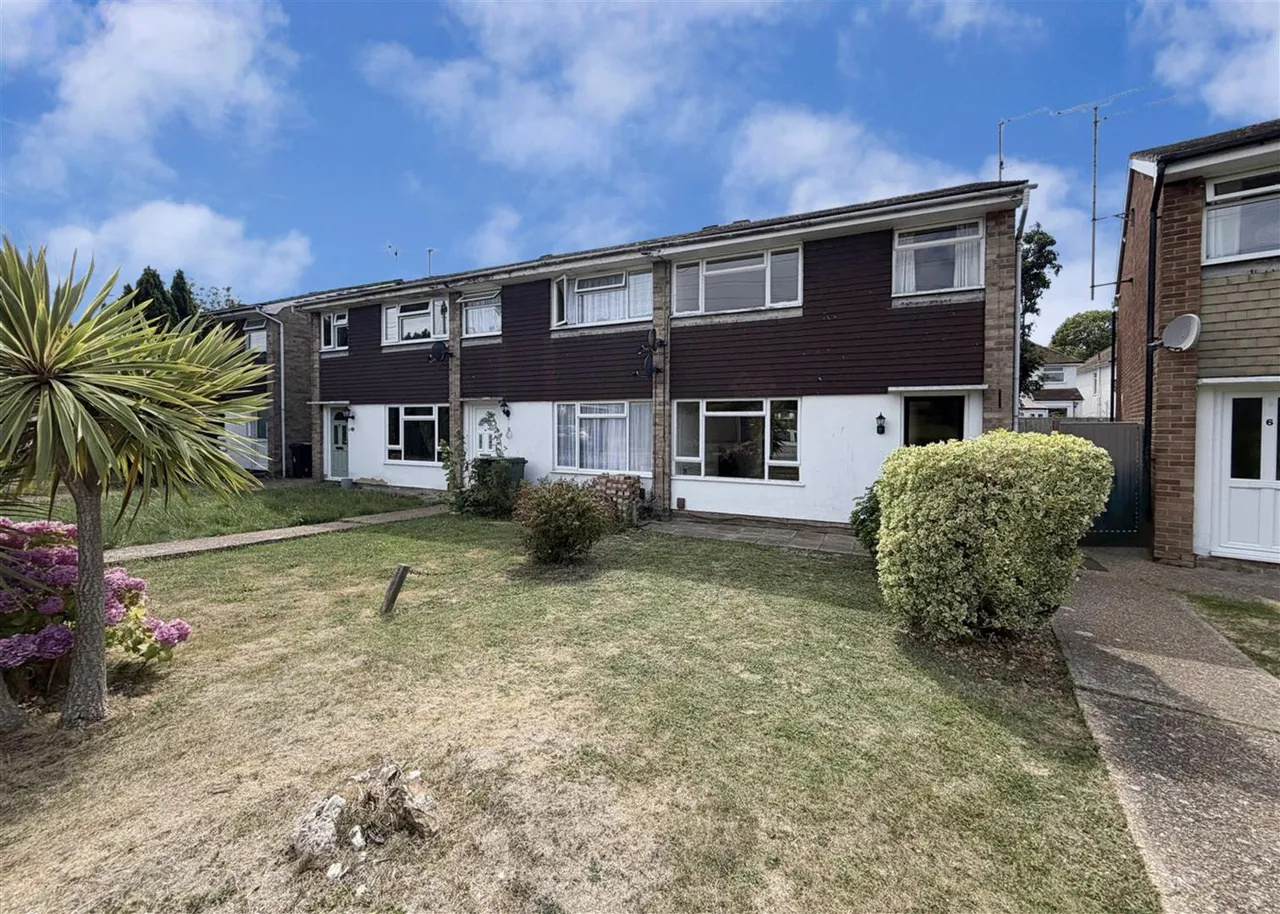 3 bed house to rent — Withyham Close, Eastbourne, BN22 9ET