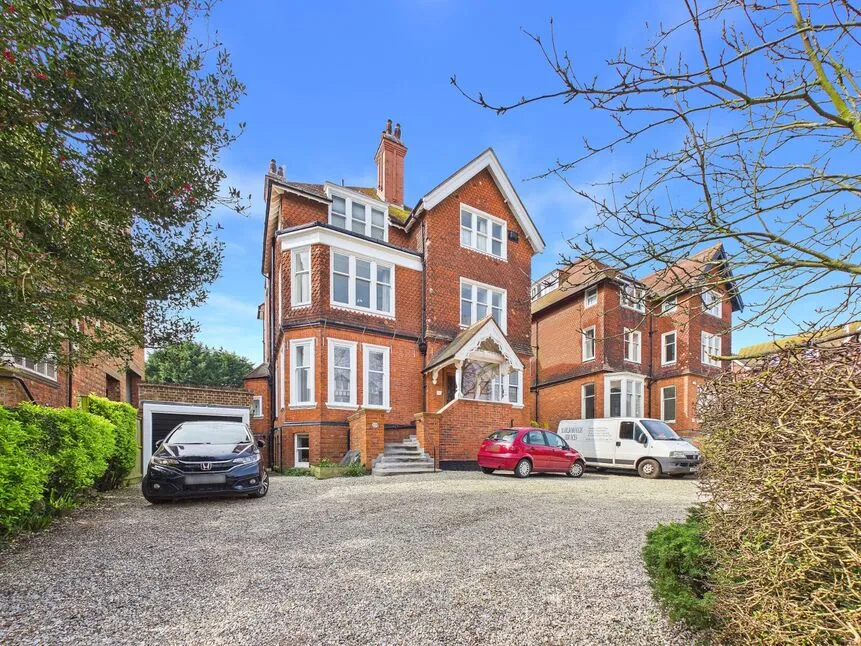2 bed flat for sale — Earls Avenue, Folkestone, Kent, CT20