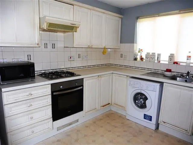 Westmacott Drive, Feltham, photo 3