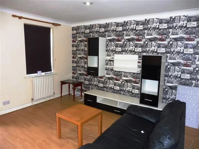 Westmacott Drive, Feltham, photo 2