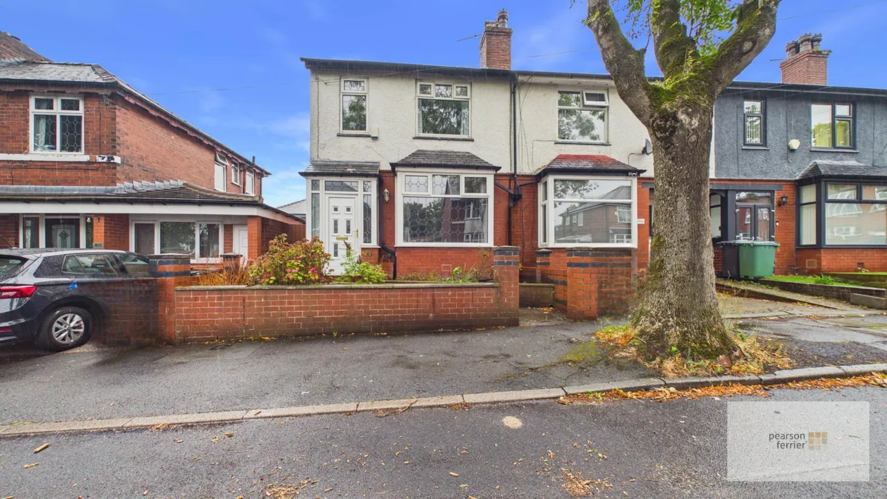 3 bed house for sale — Littlewood Ave, Bury, BL9 6PE