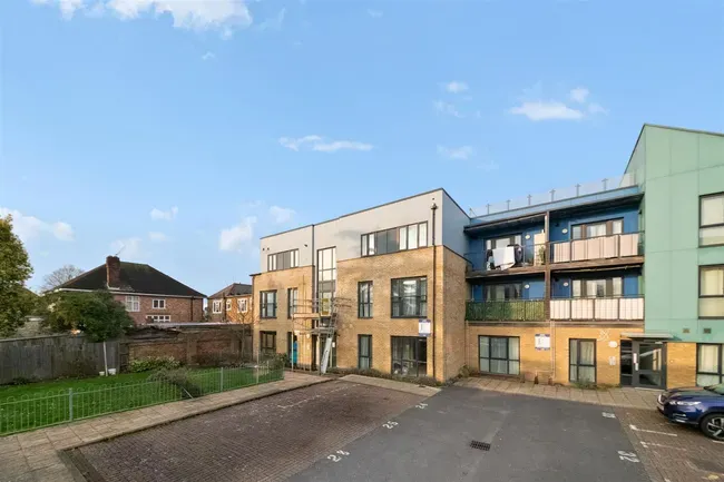 3 bed flat for sale — Grange Road, Hayes