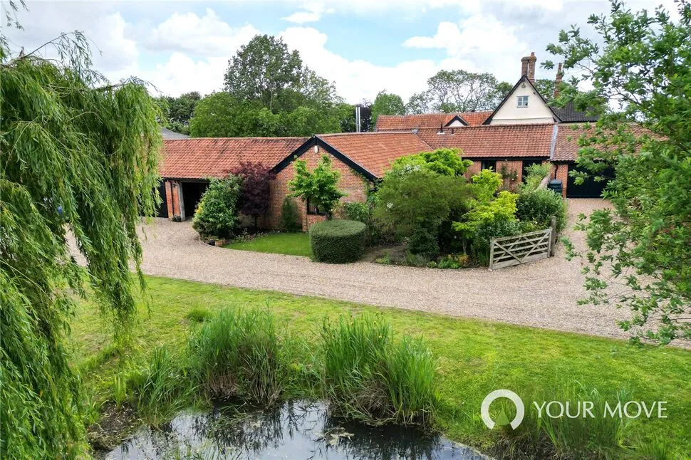 Clintergate Road, Redenhall, Norfolk, IP20, photo 2