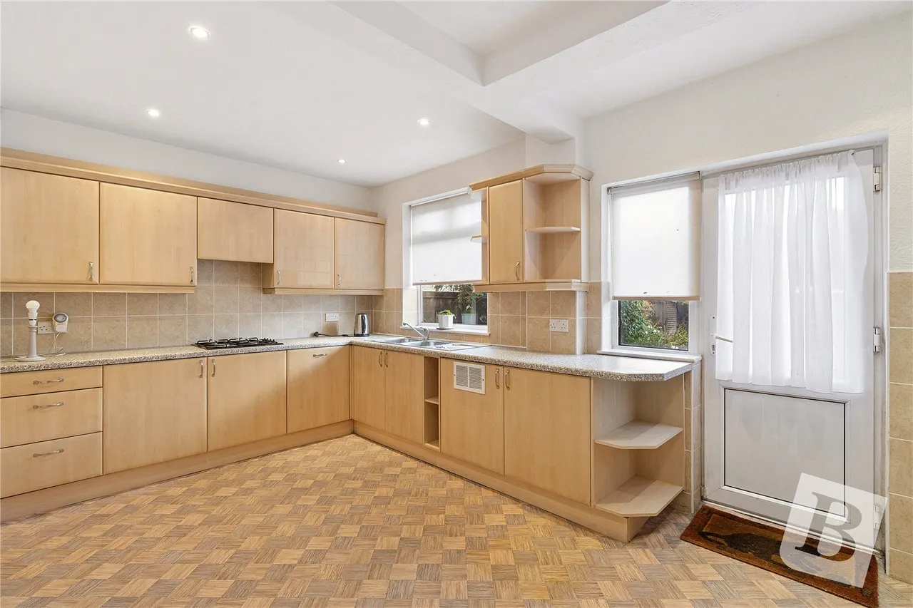 St. Marys Lane, Upminster, RM14, photo 3