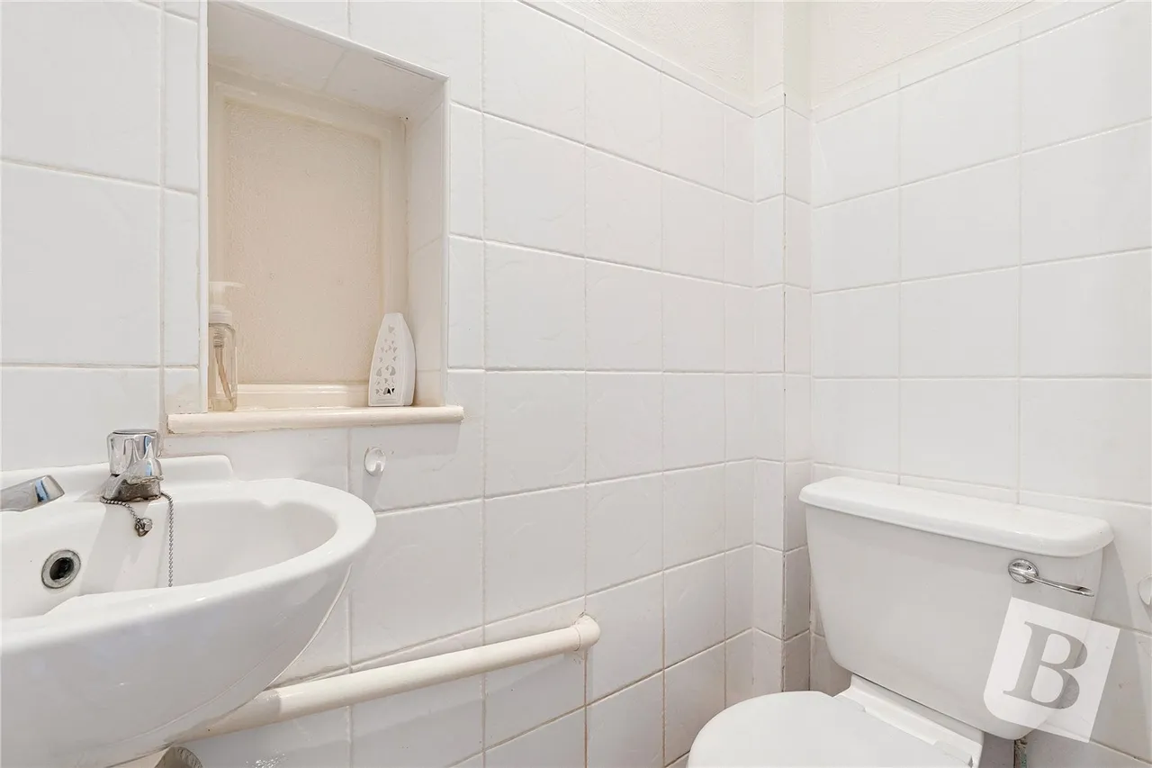 St. Marys Lane, Upminster, RM14, photo 8