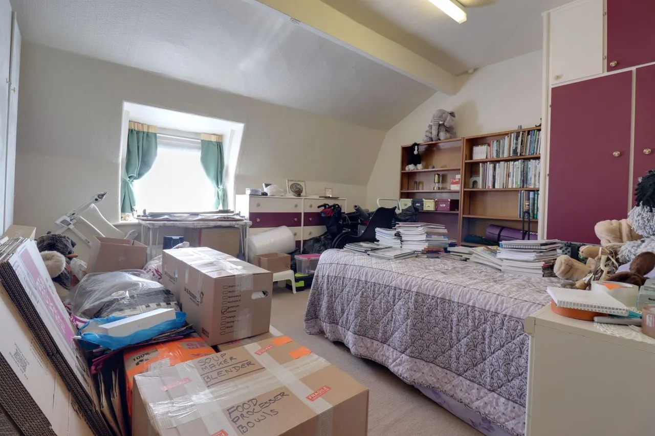 Adelaide Street, Todmorden, OL14, photo 13
