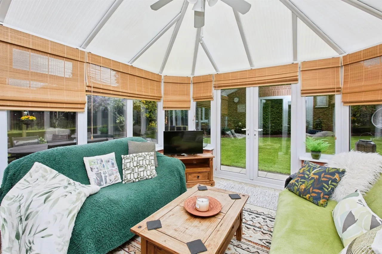 Cloisters Court, Oakwood, DERBY, photo 8