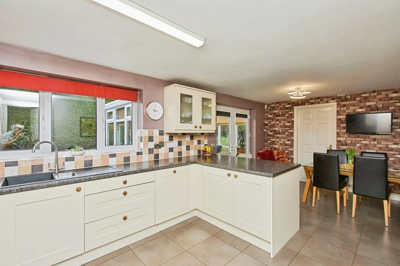 Cloisters Court, Oakwood, DERBY, photo 6