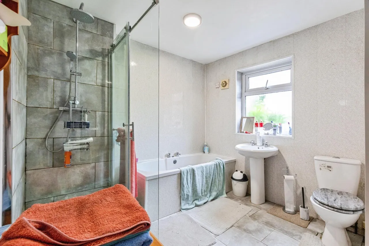 Valley Rise, Desborough, NN14, photo 9