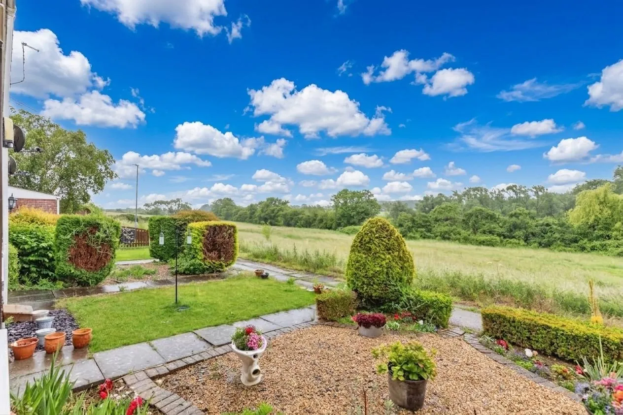 Valley Rise, Desborough, NN14, photo 2