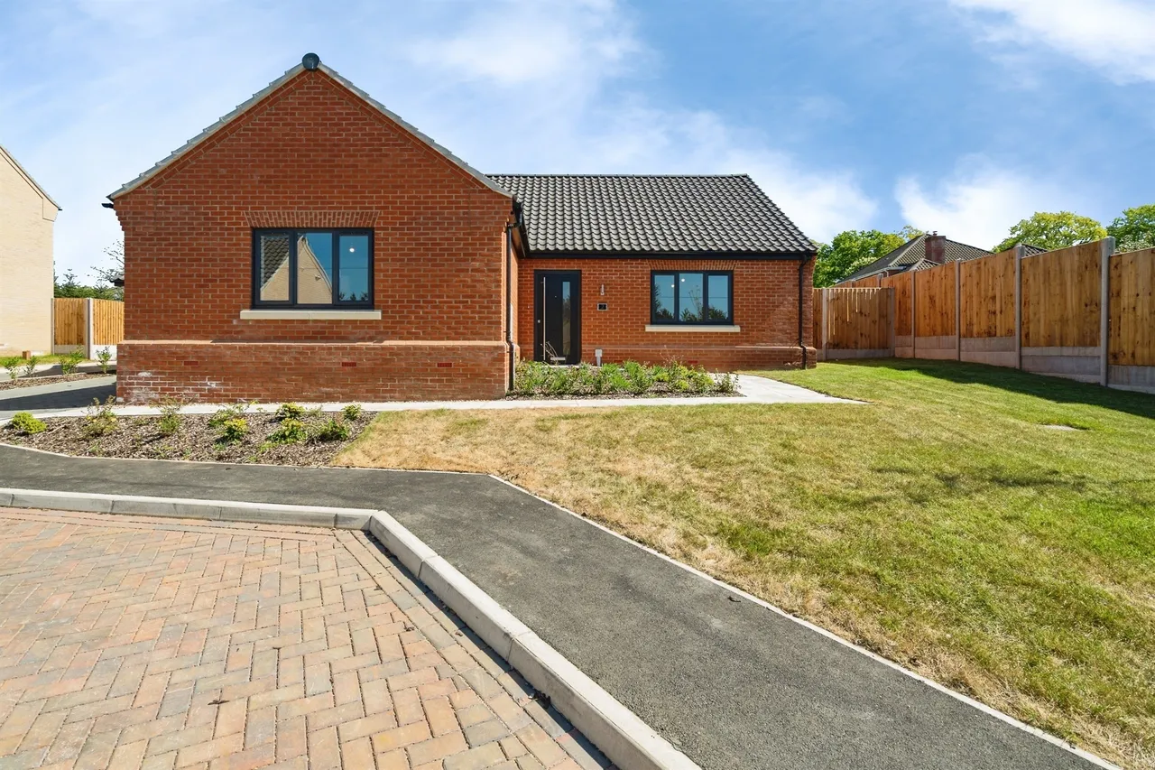 3 bed house for sale — Jubilee Way, Holton, Halesworth