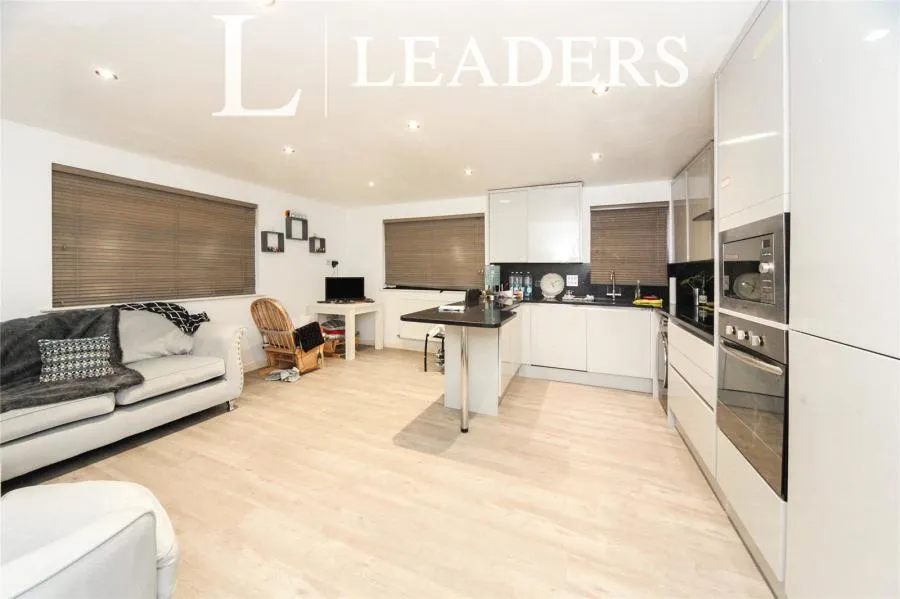 Treetop Close, Luton, LU2, photo 3