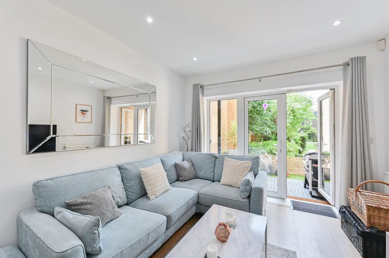 3 Westwood House, 47 Old Devonshire Road, London, photo 2