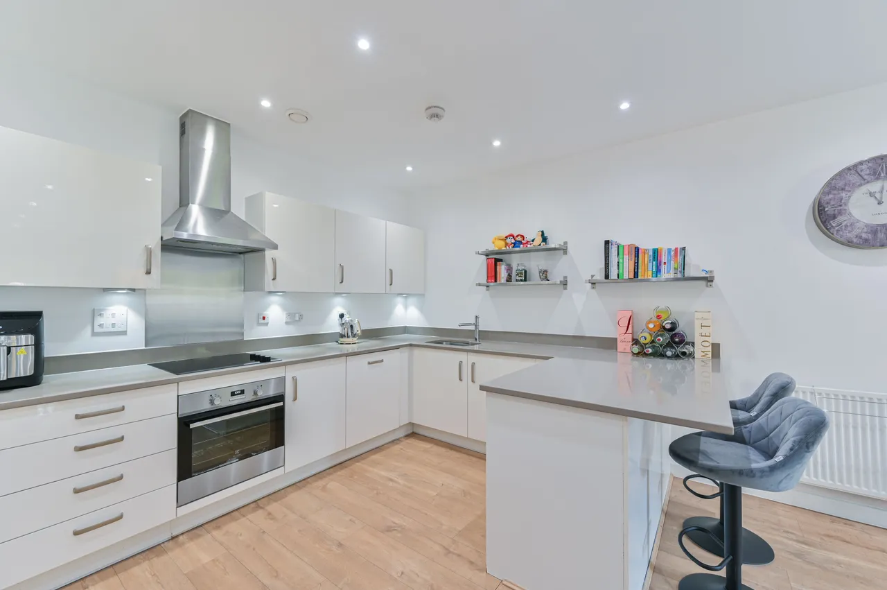 3 Westwood House, 47 Old Devonshire Road, London, photo 8
