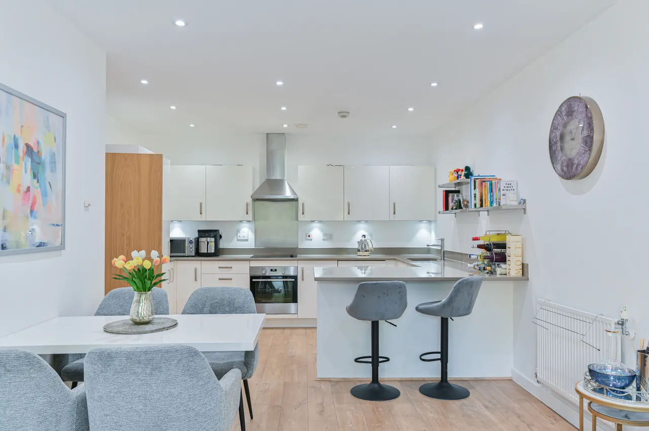 3 Westwood House, 47 Old Devonshire Road, London, photo 7