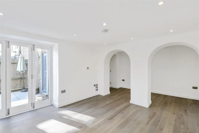 2 bed flat to rent, Silverthorne Road, Clapham, SW8