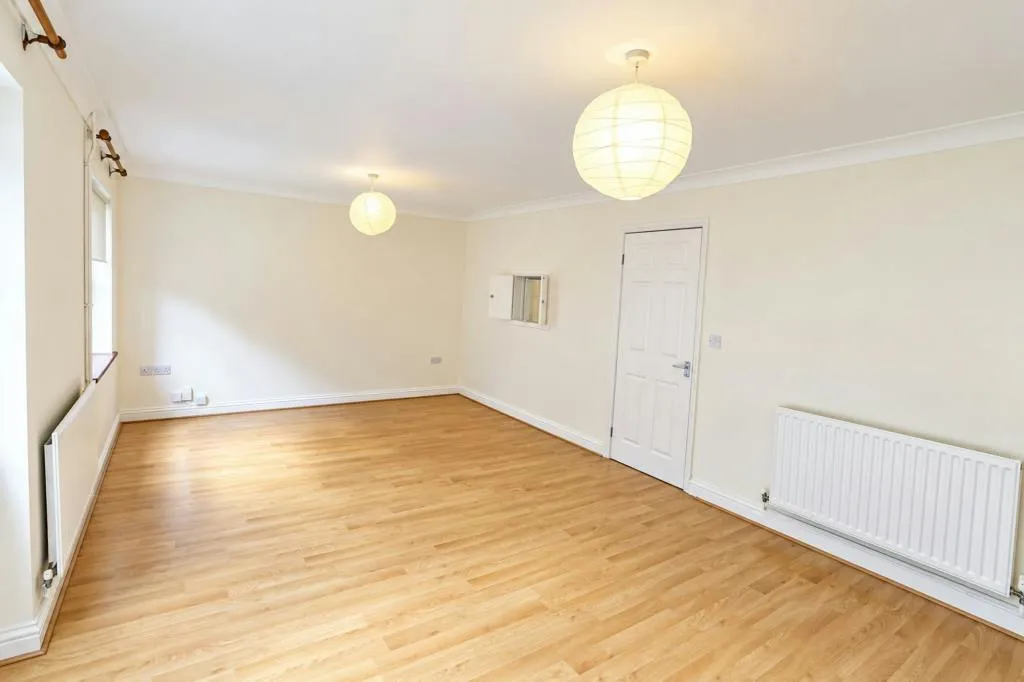 Honeysuckle Close, Winchester, SO22, photo 6